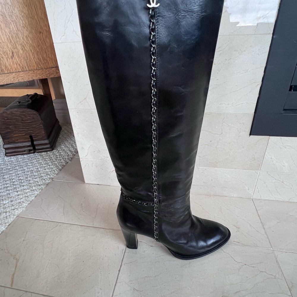Chanel Black Leather Knee-High Boots with Chain Detail - Picture 13 of 16